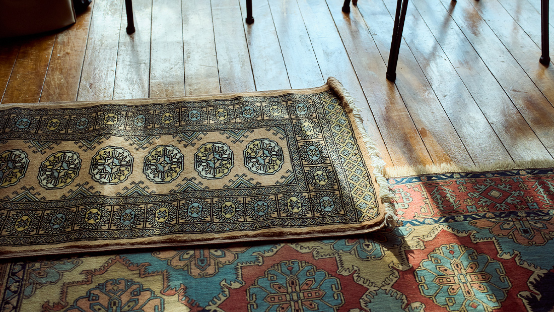 取り入れやすい無地を選んだり、“重ね敷き”も楽しんだり