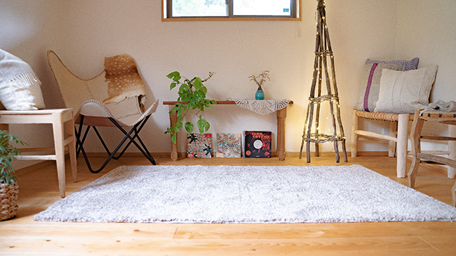 滑り止め付き　オールシーズン　セミシャギー　「とろける手触りラグ」