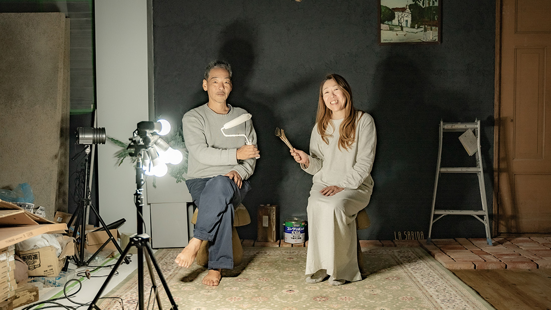 【連載】ラグのある暮らしを訪ねて。vol.07　古物商・江畑功さんと輸入代理店勤務・泊里美さん〈前編〉