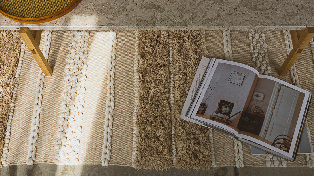 お正月のだんらんの時間に、くつろげるラグで一工夫