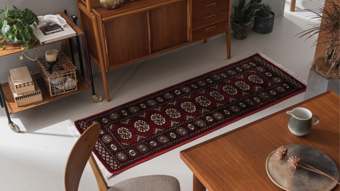 【特別編：細長い「パキスタン緞通」が魔法をかける、3つの場所】夫