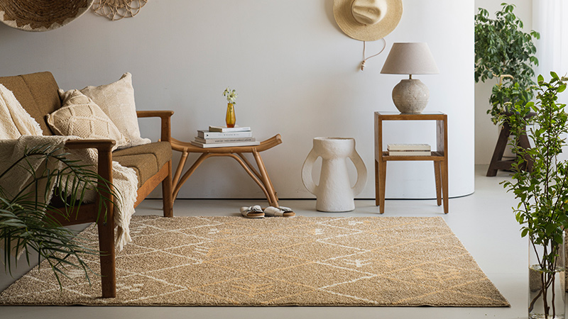 梅雨の時期の悩みは、ラグが解消してくれる。